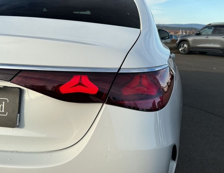 Mercedes-Benz Třídy E Sedan / Limuzína 2,0 l 145 kw