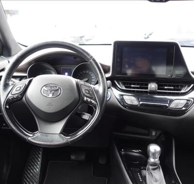 Toyota C-HR 8
