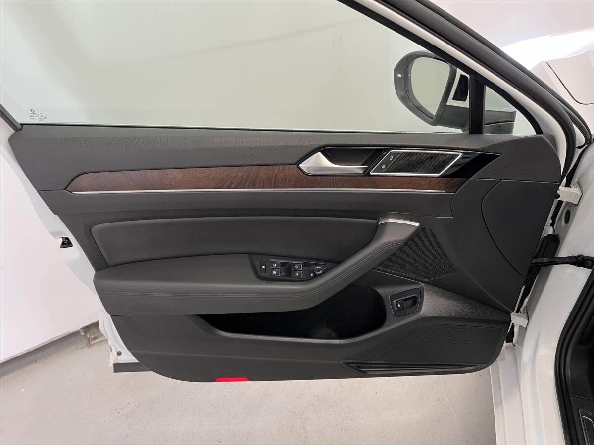 Volkswagen Passat Sedan / Limuzína 2,0 l 176 kw