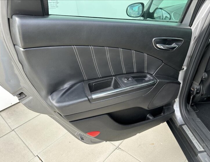 Lancia Delta Hatchback 1,6 l 88 kw