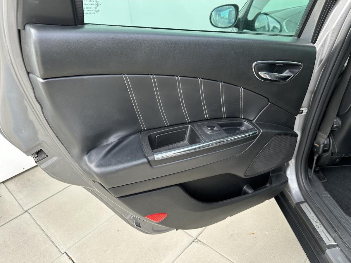 Lancia Delta Hatchback 1,6 l 88 kw