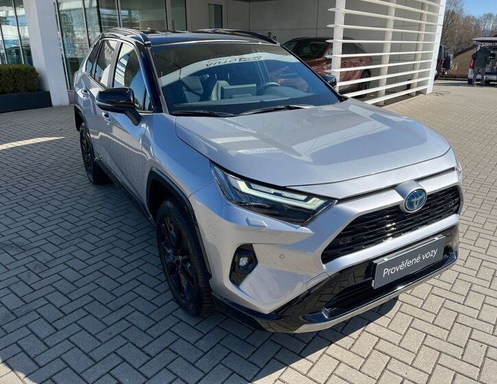 Toyota RAV4 SUV / Terénní 2,5 l 131 kw