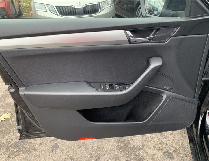 Škoda Superb Sedan / Limuzína 1,5 l 110 kw