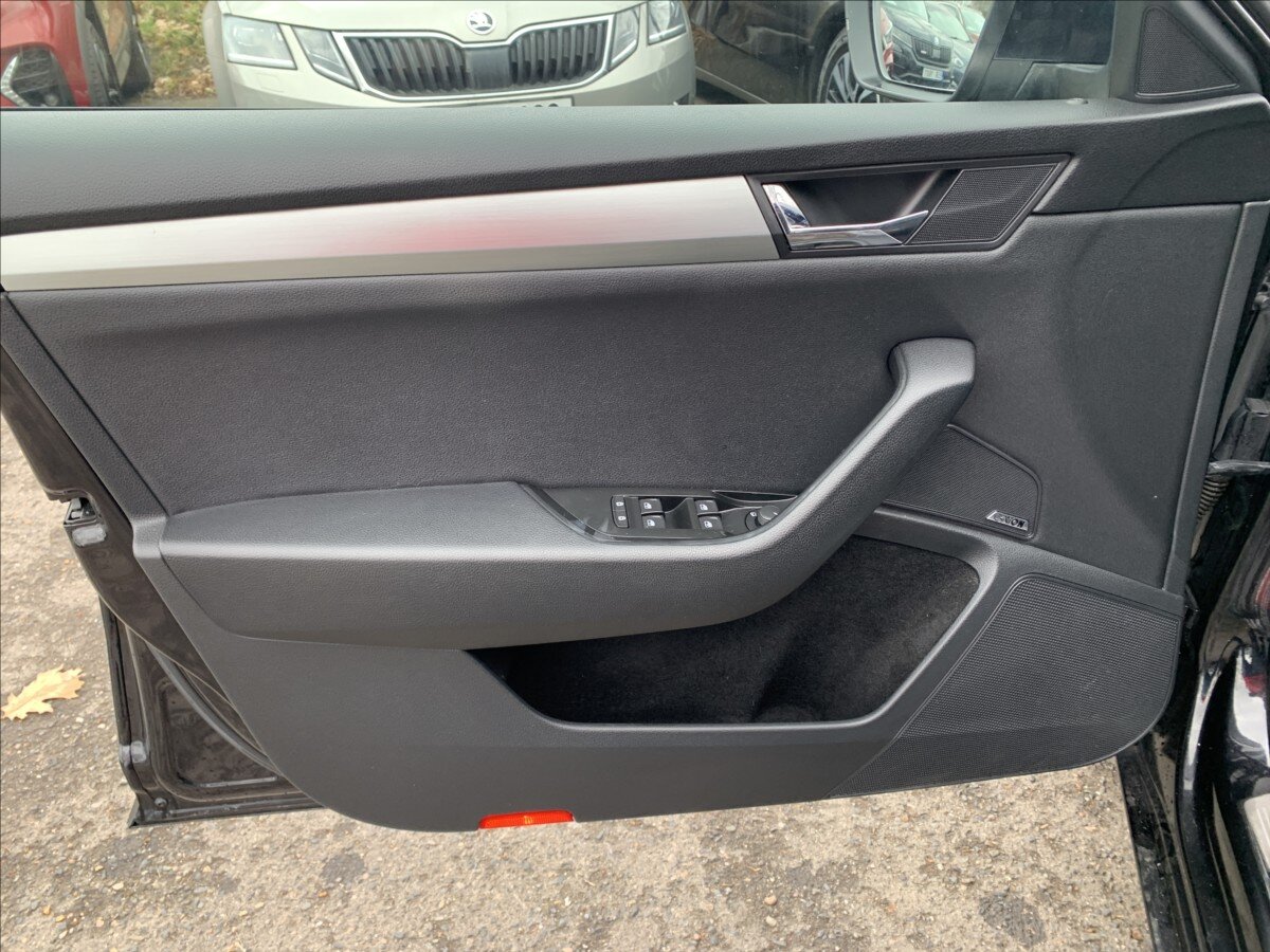 Škoda Superb Sedan / Limuzína 1,5 l 110 kw