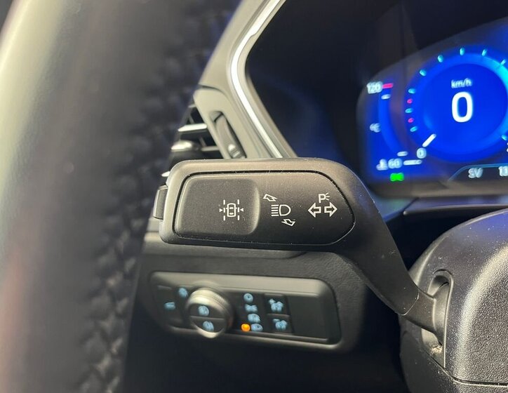 Ford Kuga SUV / Terénní 2,5 l 140 kw