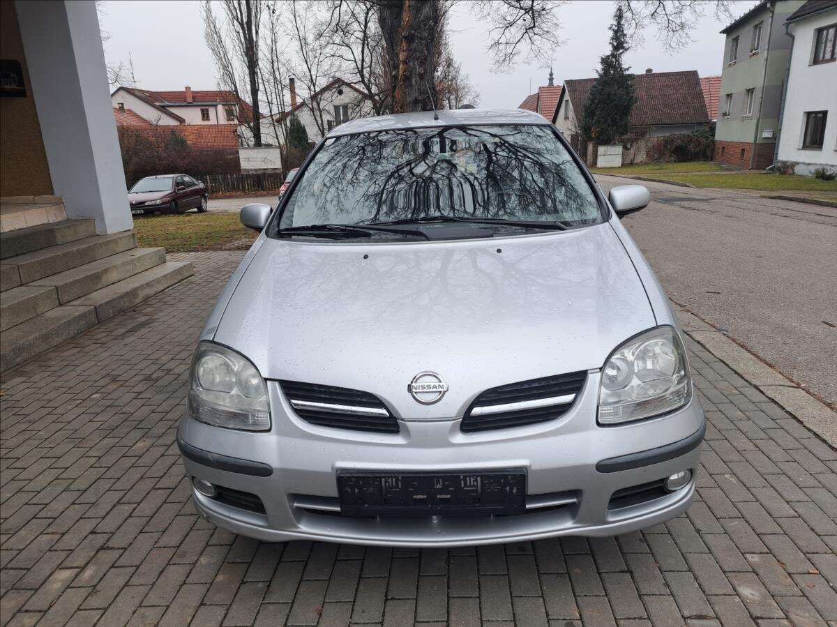 Nissan Almera Tino