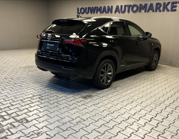 Lexus NX 300h 2