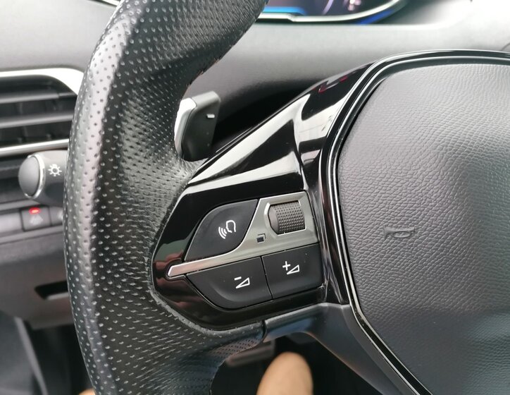 Peugeot 5008 SUV 1,5 l 96 kw