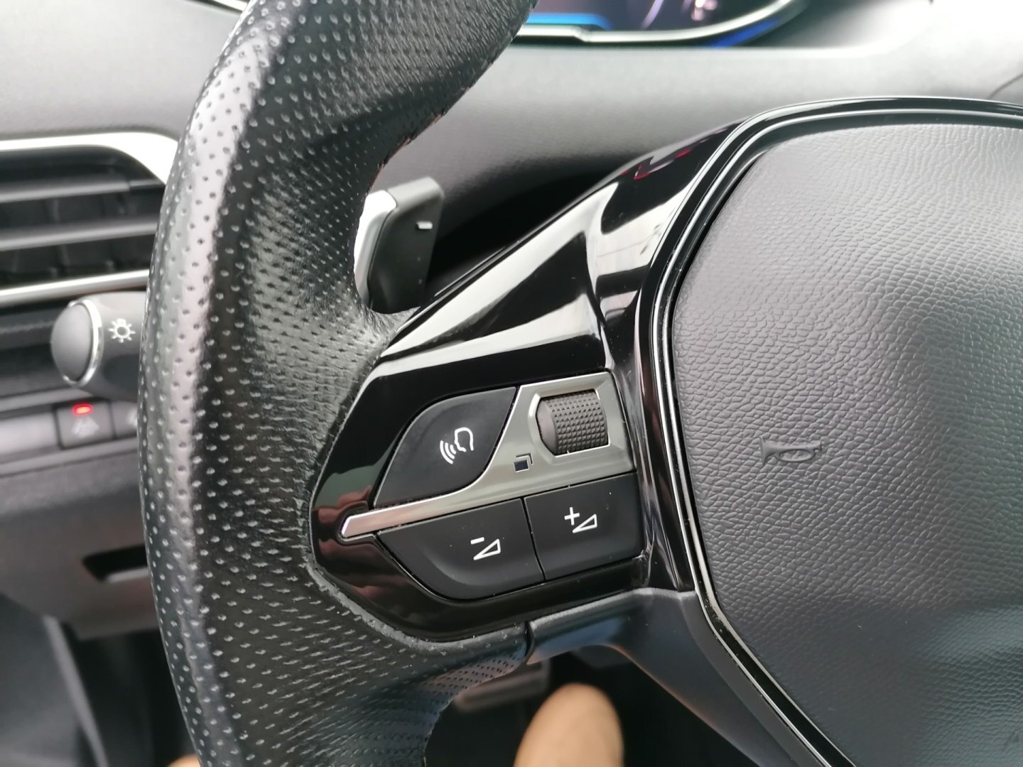 Peugeot 5008 SUV 1,5 l 96 kw