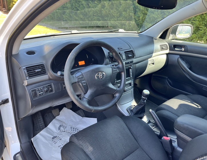 Toyota Avensis 8