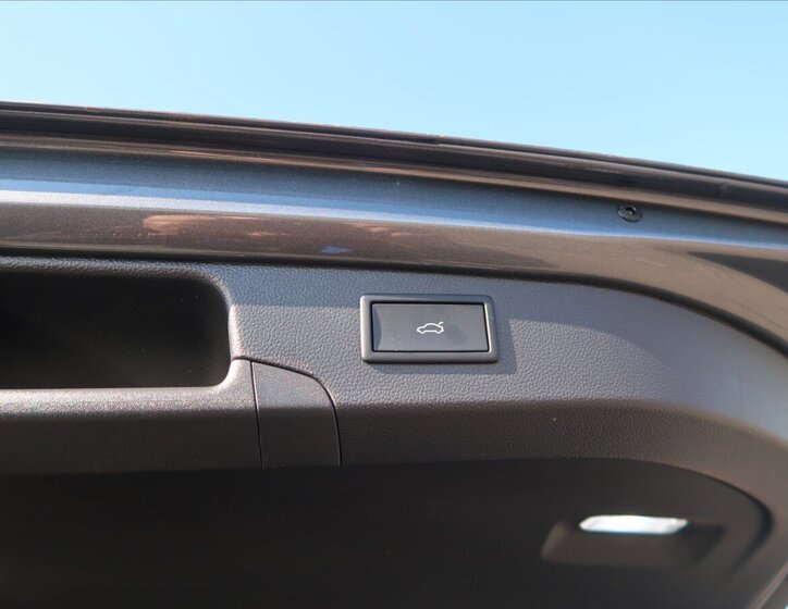 Volkswagen Passat Kombi 1,5 l 130 kw