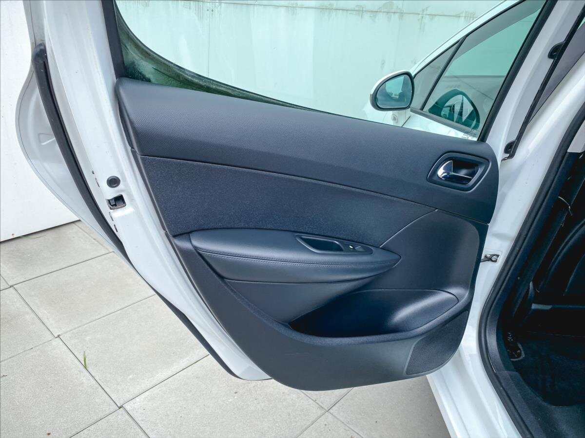 Peugeot 308 Hatchback 1,6 l 147 kw