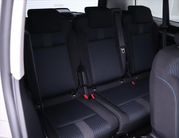 Peugeot Traveller 13