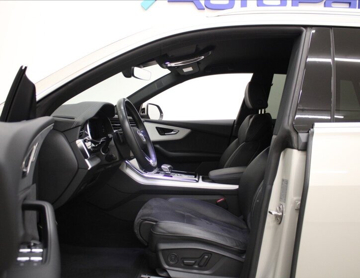 Audi Q8 SUV 3,0 l 210 kw