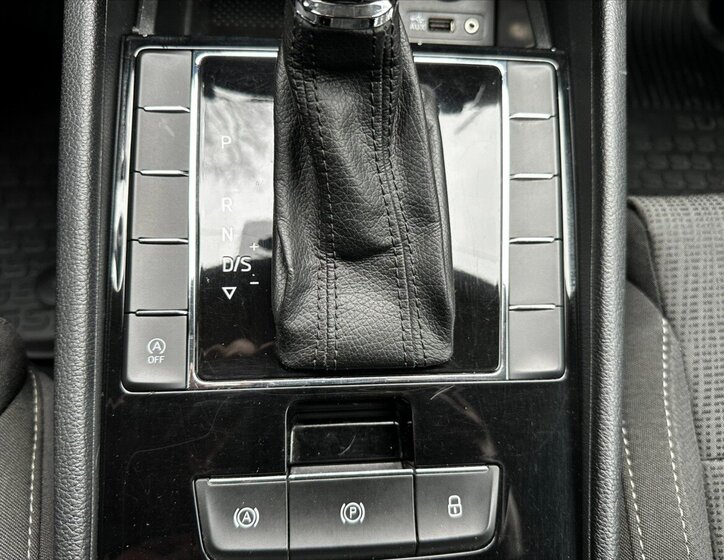 Škoda Superb Sedan / Limuzína 2,0 l 110 kw