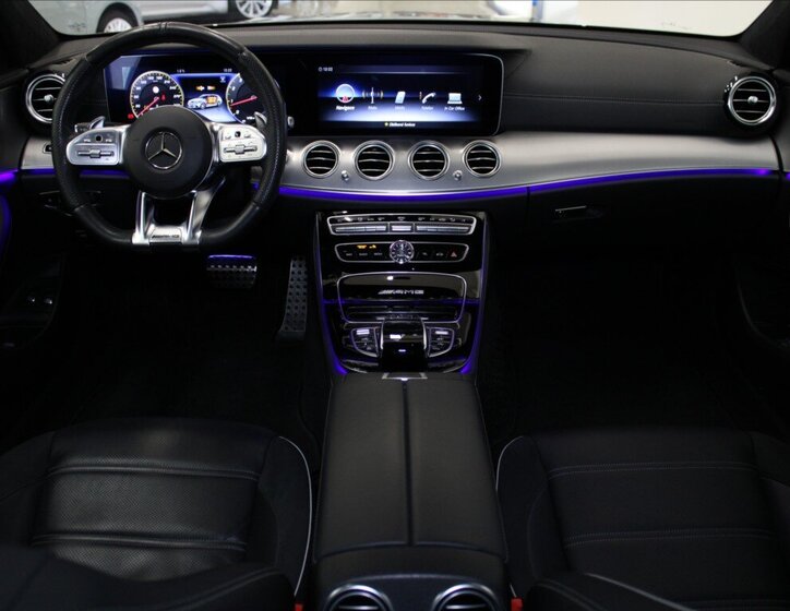 Mercedes-Benz Třídy E 8