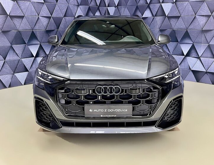 Audi Q8 SUV / Terénní 3,0 l 210 kw