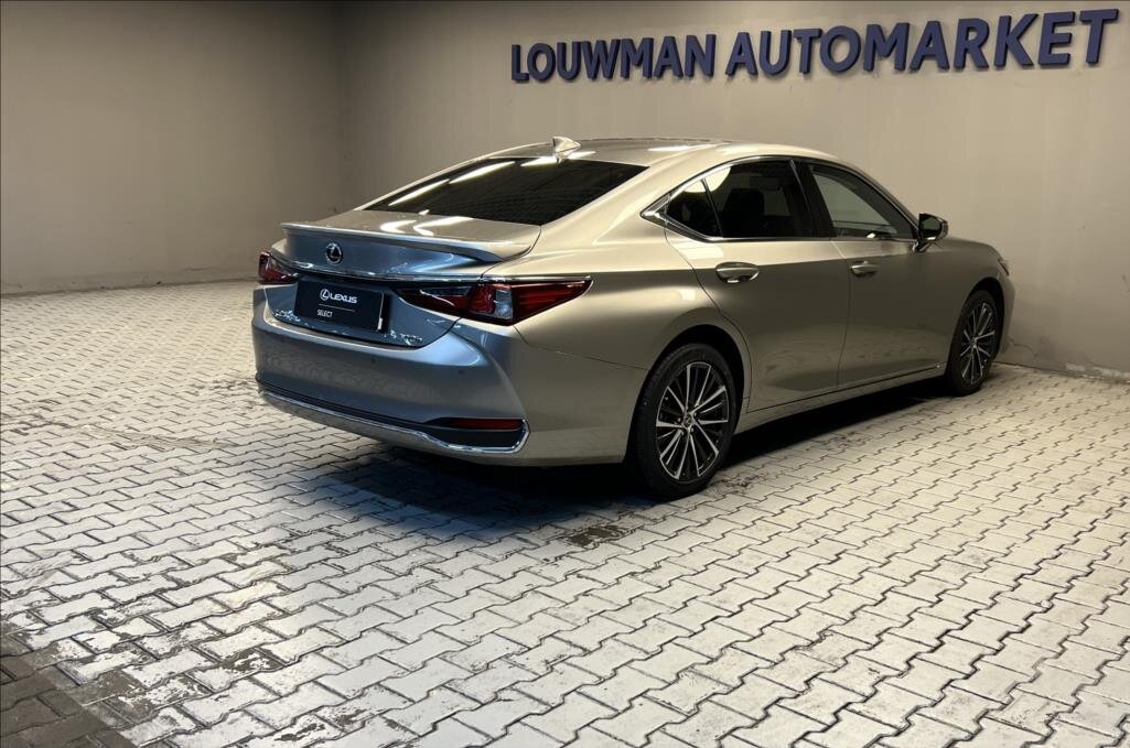 Lexus ES 300h Sedan 2,5 l 160 kw