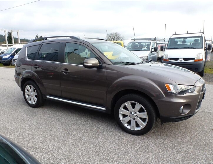 Mitsubishi Outlander 7