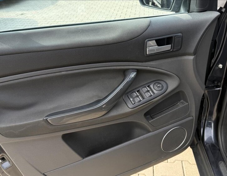 Ford Kuga SUV / Terénní 2,0 l 100 kw