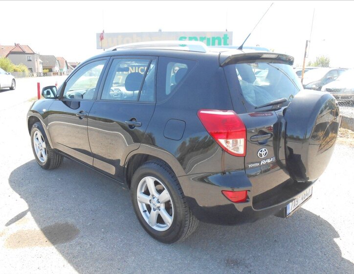 Toyota RAV4 Kombi 2,0 l 112 kw