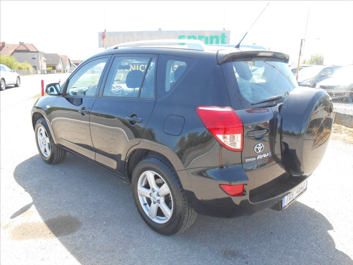 Toyota RAV4 Kombi 2,0 l 112 kw