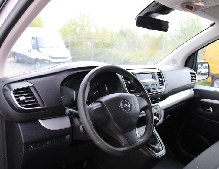 Opel Vivaro 9