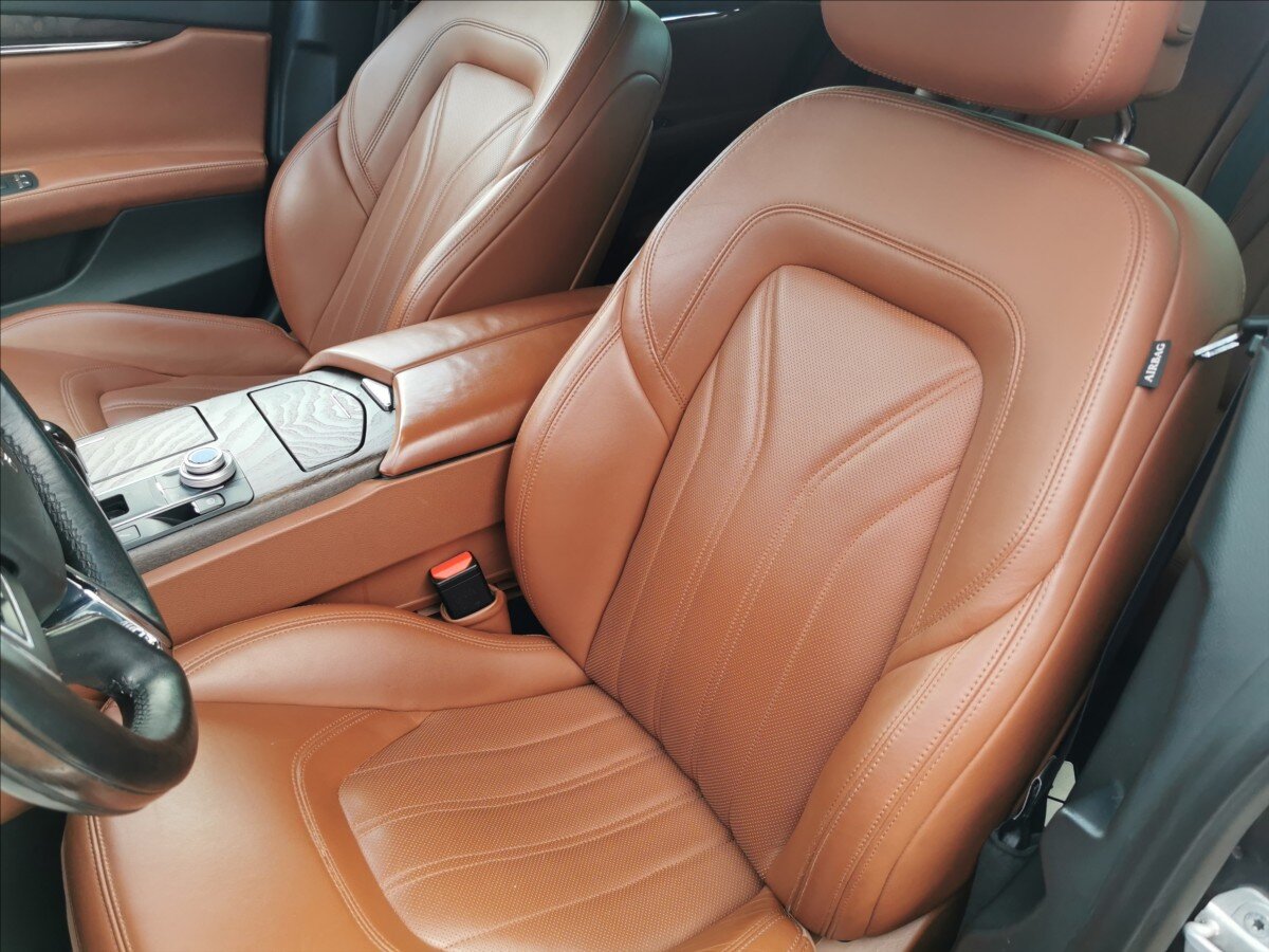 Maserati Quattroporte Sedan 3,0 l 202 kw