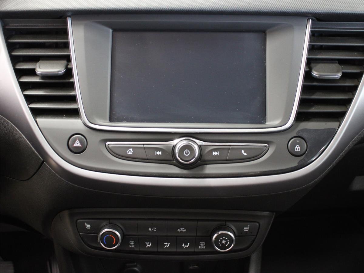 Opel Crossland X SUV / Terénní 1,2 l 61 kw