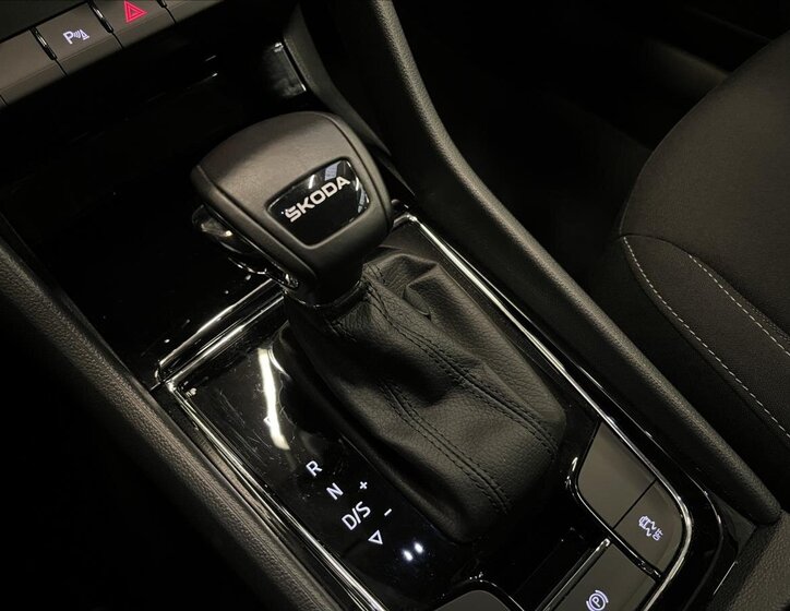 Škoda Karoq SUV 1,5 l 110 kw