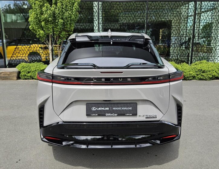 Lexus RZ 450e Kombi 0,0 301 kw