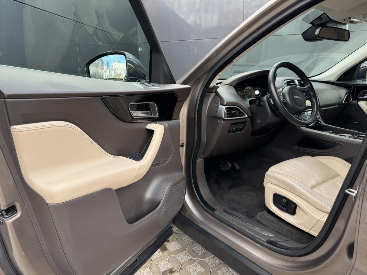 Jaguar F-Pace SUV 2,0 l 132 kw