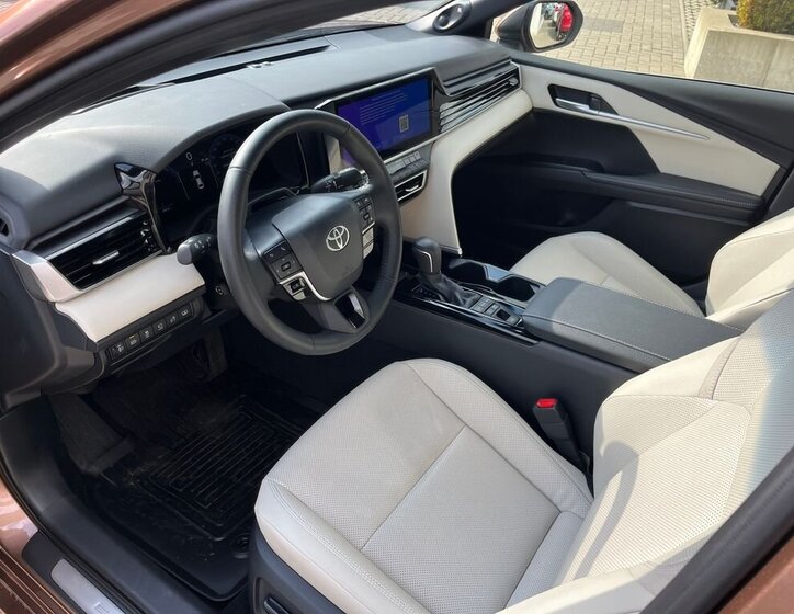 Toyota Camry Sedan / Limuzína 2,5 l 137 kw