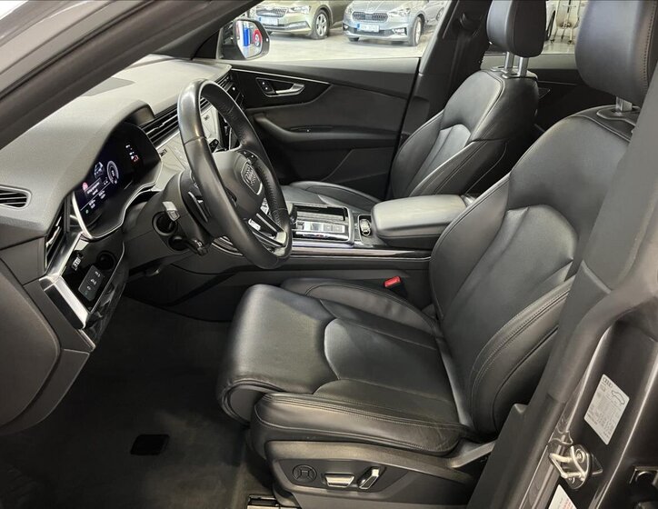 Audi Q8 22