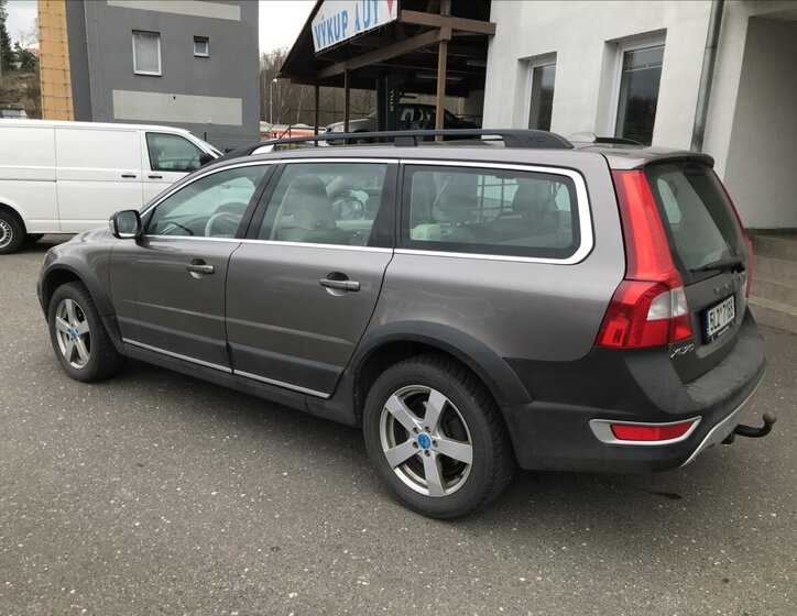 Volvo XC70 Kombi 2,4 l 151 kw
