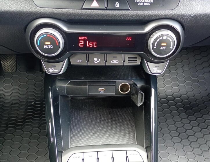 KIA Stonic Hatchback 998,0 73 kw