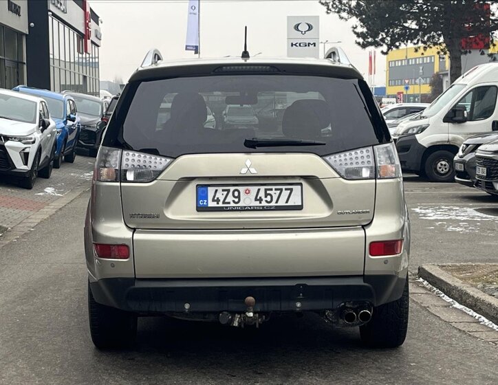 Mitsubishi Outlander SUV / Terénní 2,0 l 103 kw