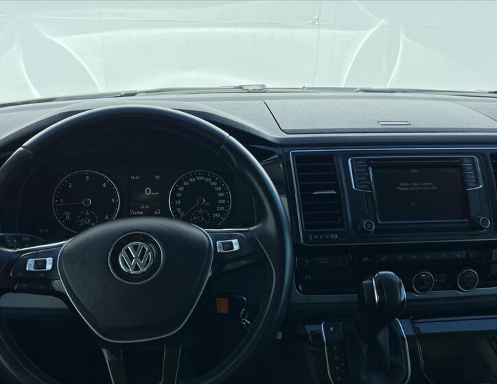 Volkswagen Multivan 15