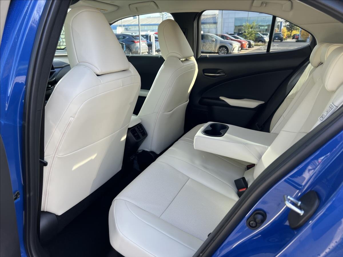 Lexus UX 250h CUV / Crossover 2,0 l 135 kw