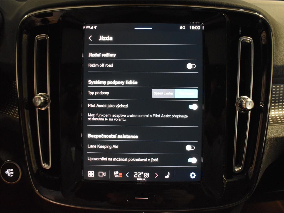 Volvo XC40 SUV / Terénní 2,0 l 145 kw