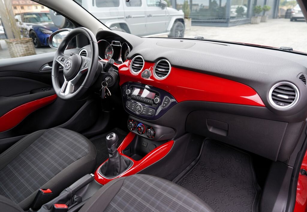 Opel Adam Hatchback 1,4 l 64 kw