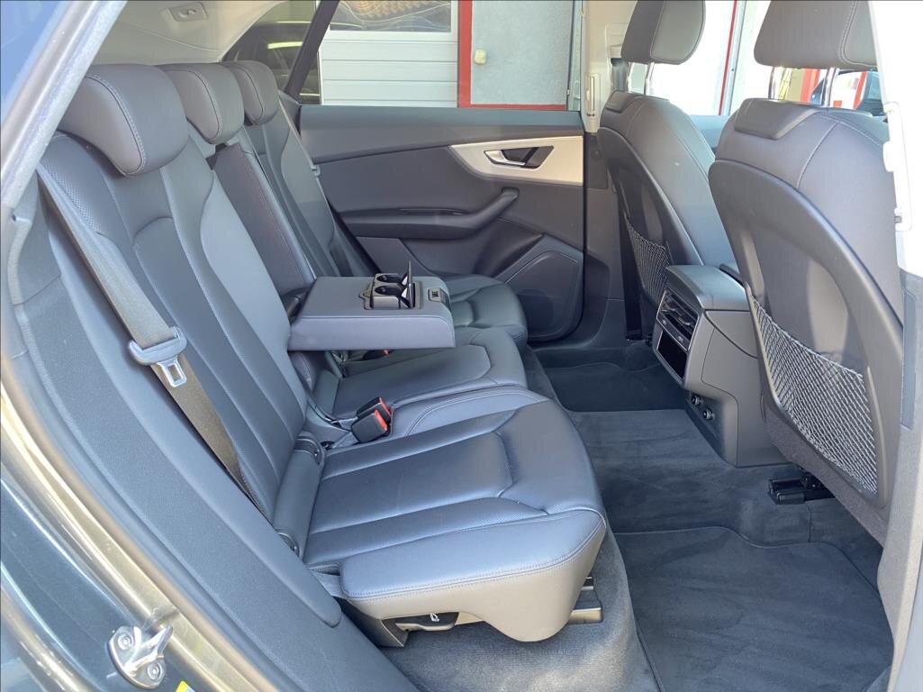 Audi Q8 SUV / Terénní 3,0 l 250 kw