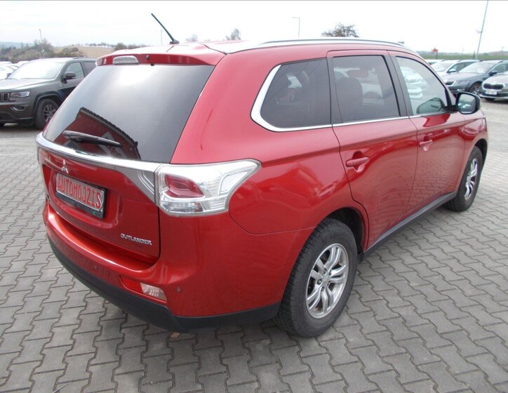 Mitsubishi Outlander SUV / Terénní 2,0 l 110 kw