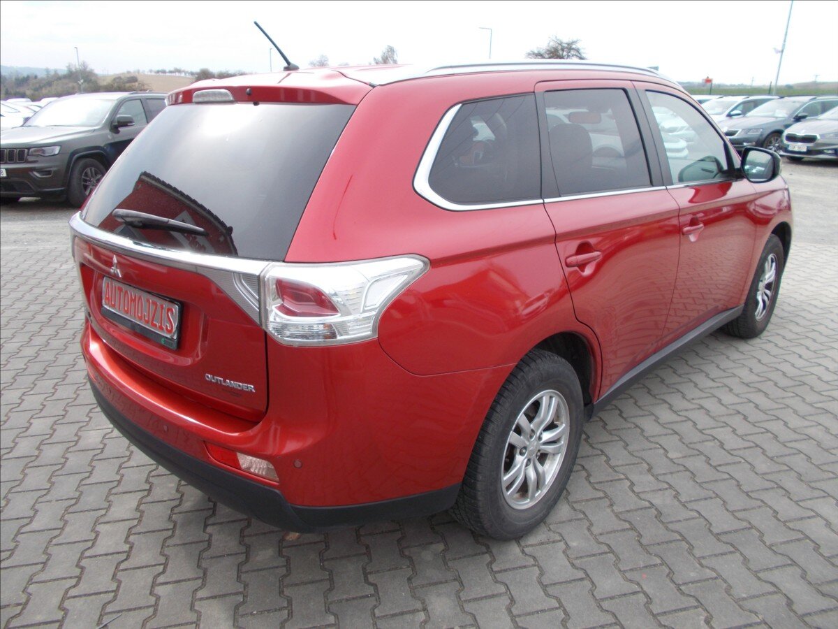 Mitsubishi Outlander SUV / Terénní 2,0 l 110 kw
