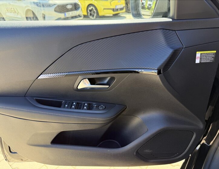 Peugeot 208 Hatchback 1,2 l 74 kw