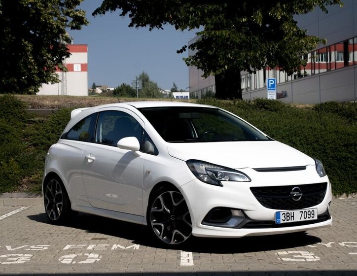 Opel Corsa Hatchback 1,6 l 152 kw