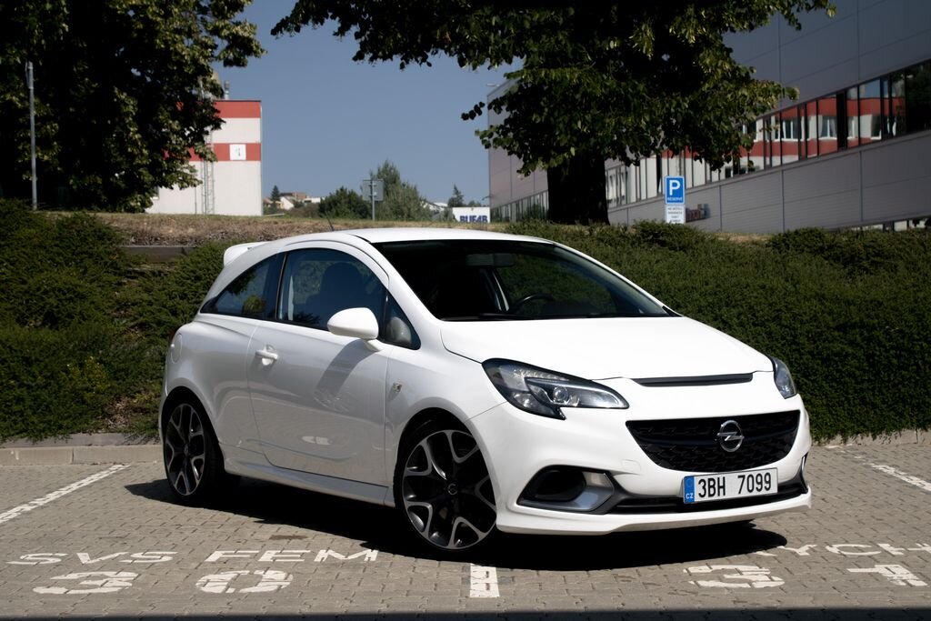 Opel Corsa Hatchback 1,6 l 152 kw