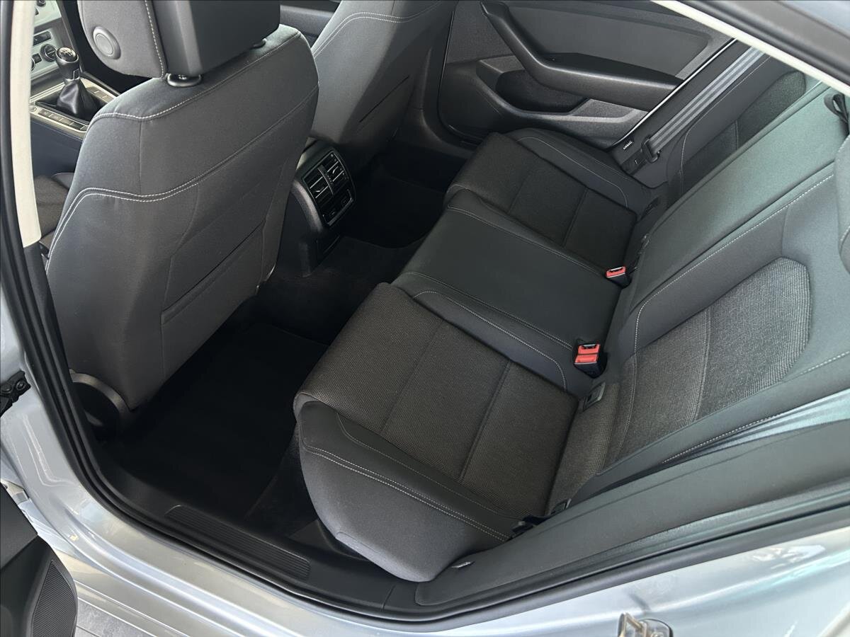 Volkswagen Passat Sedan / Limuzína 1,4 l 110 kw