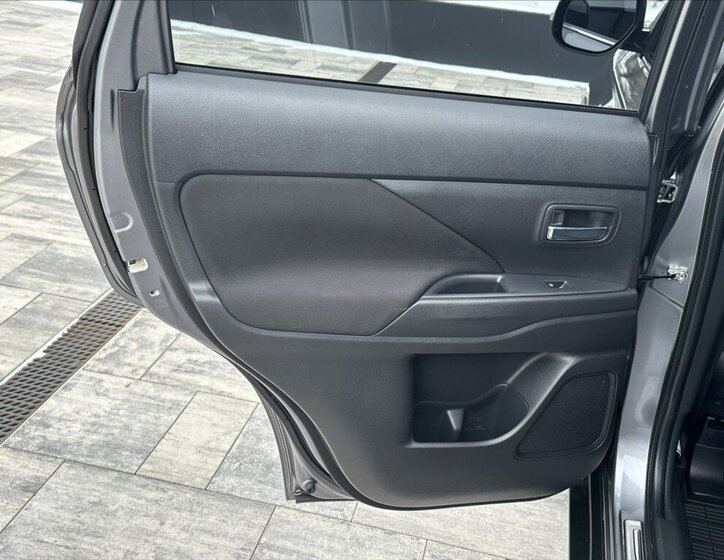 Mitsubishi Outlander SUV 2,0 l 110 kw