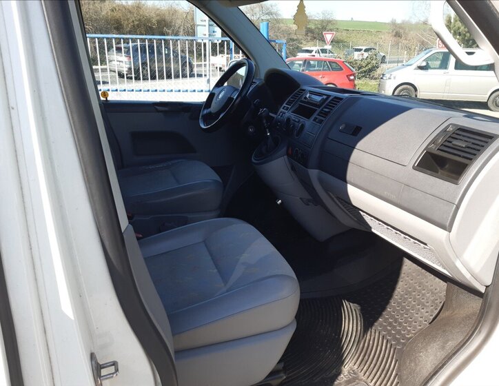 Volkswagen Transporter Skříň 2,5 l 128 kw